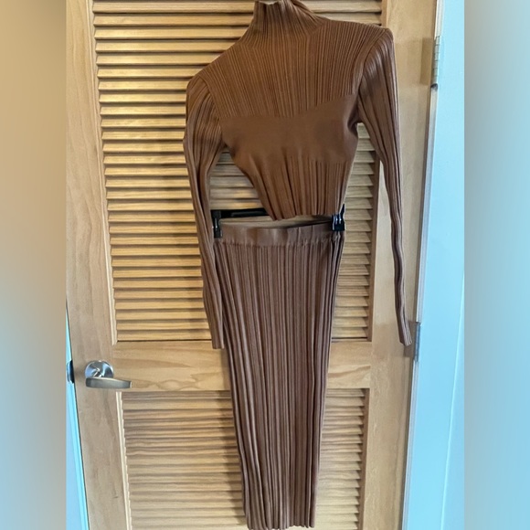 Zara crop top and midi skirt set - Picture 3 of 3